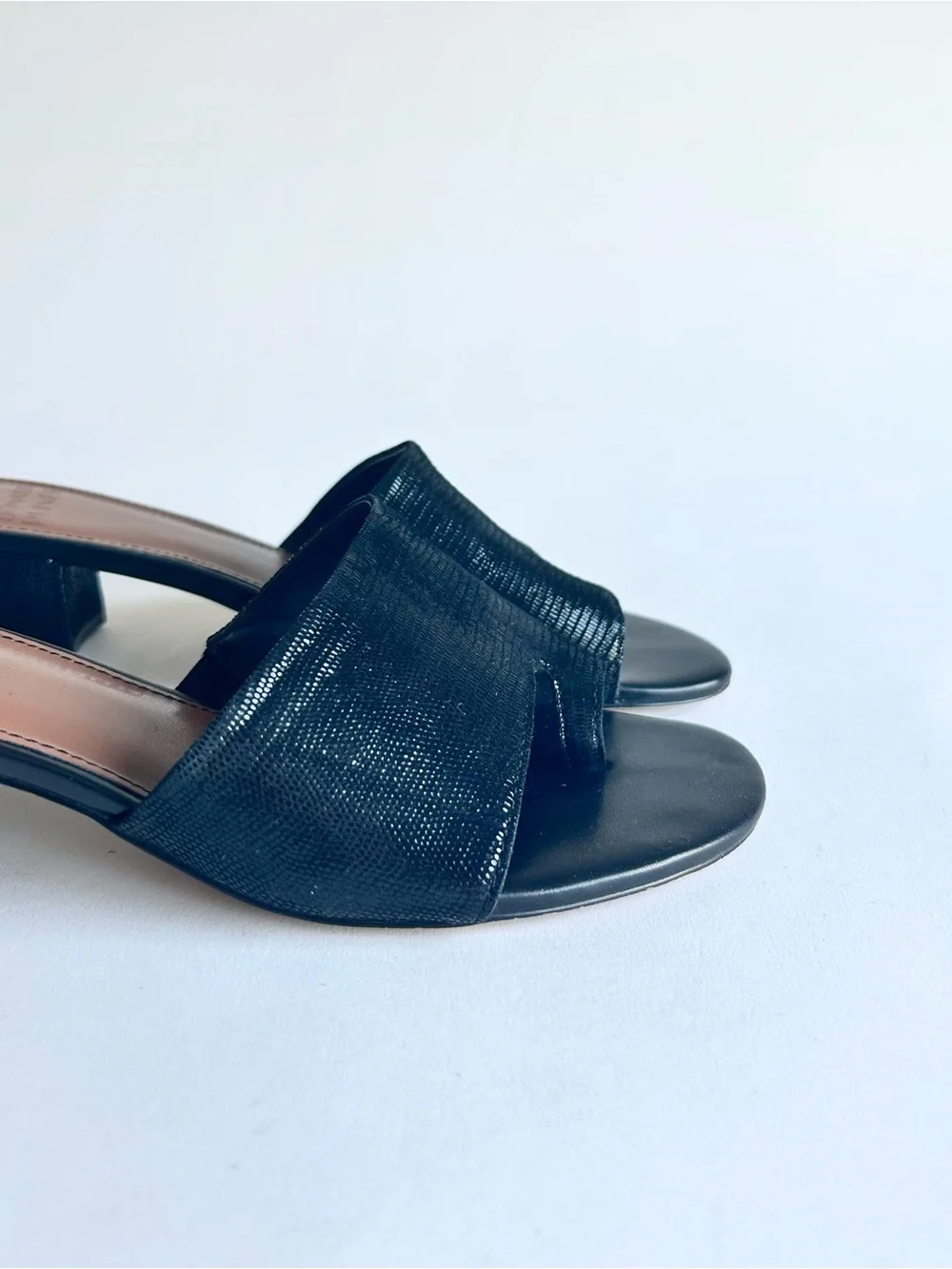 Donald Pliner NAIA 85 Black Leather Lizard Print Heeled Sandals size 7.5